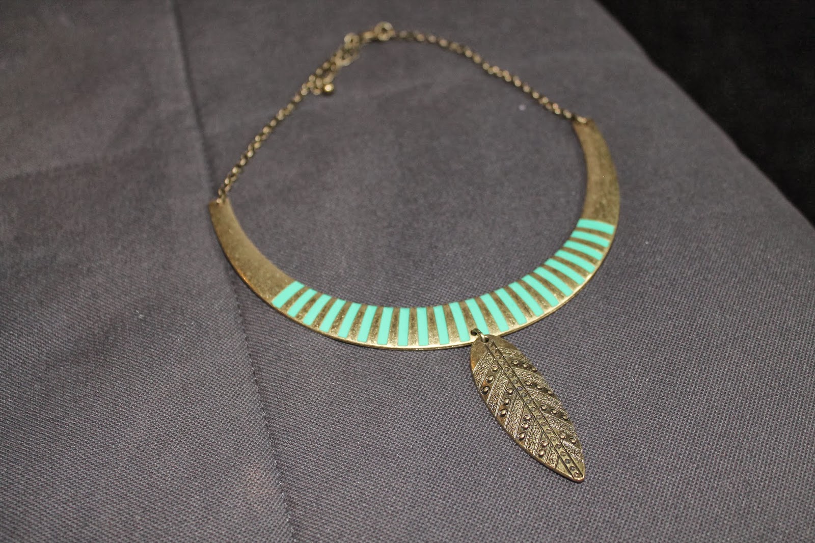 New in | Feather Statement Necklace