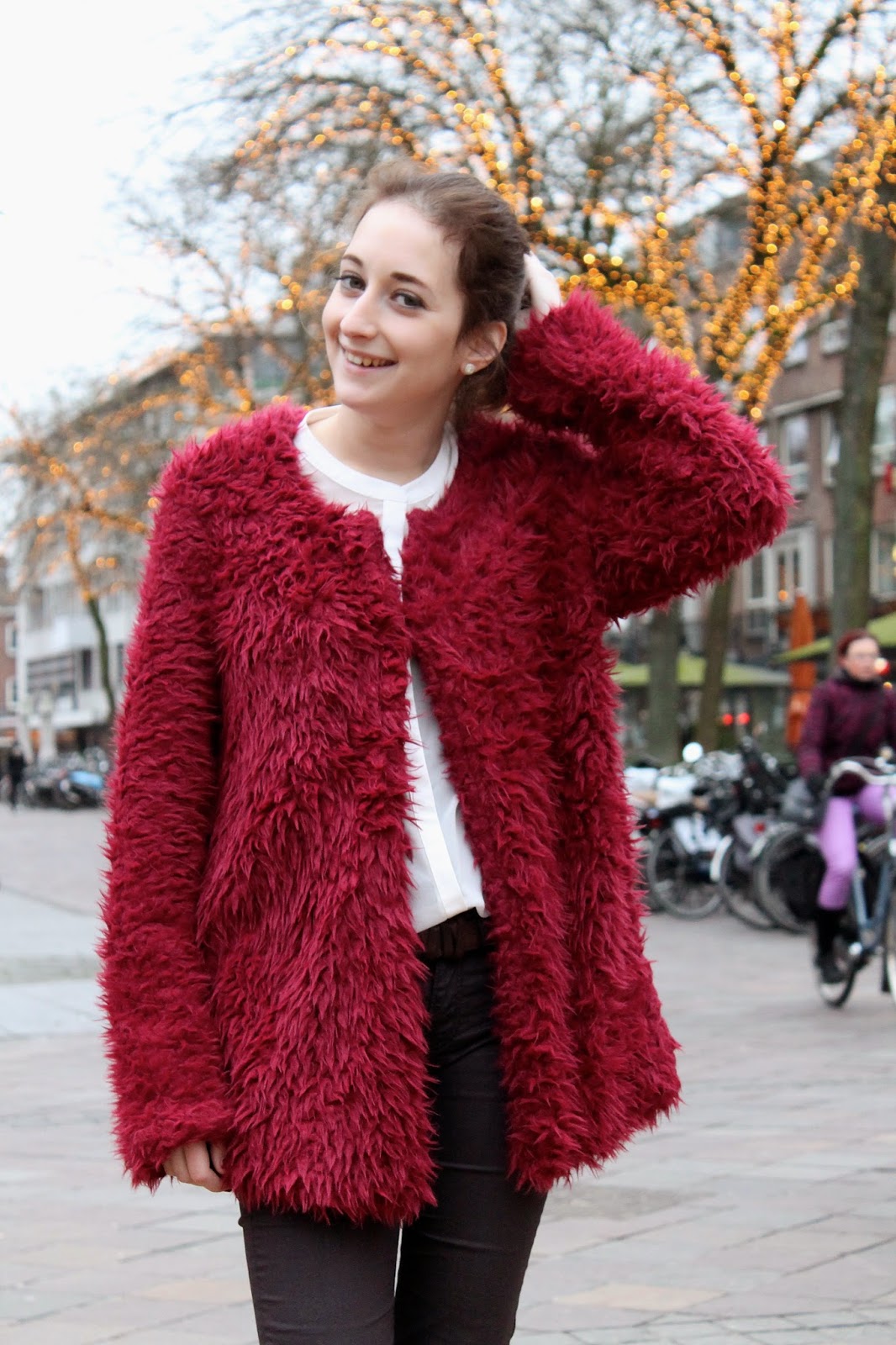 Outfit of the day | Red Fluffy Jacket