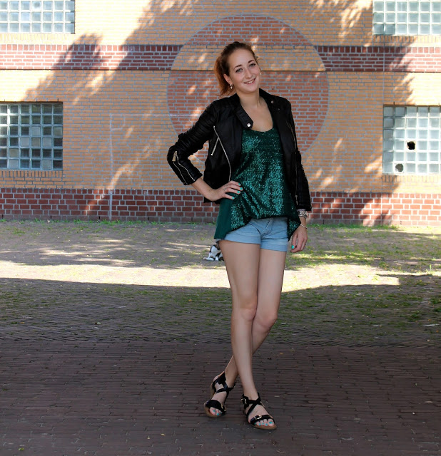 Outfit of the day | Green sequins