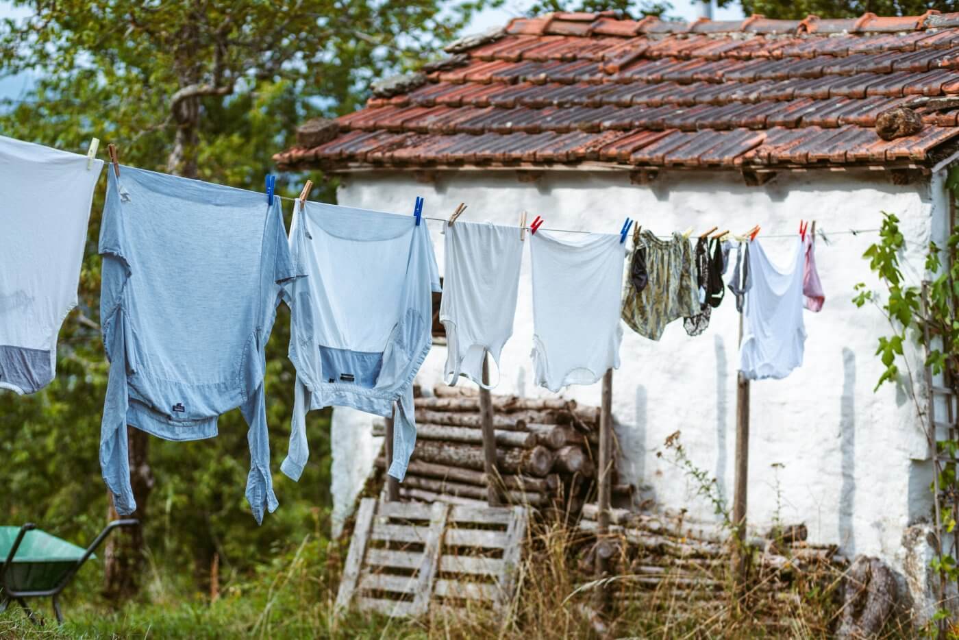 Duurzame kleding wassen: zo gaat je favoriete outfit jaren mee