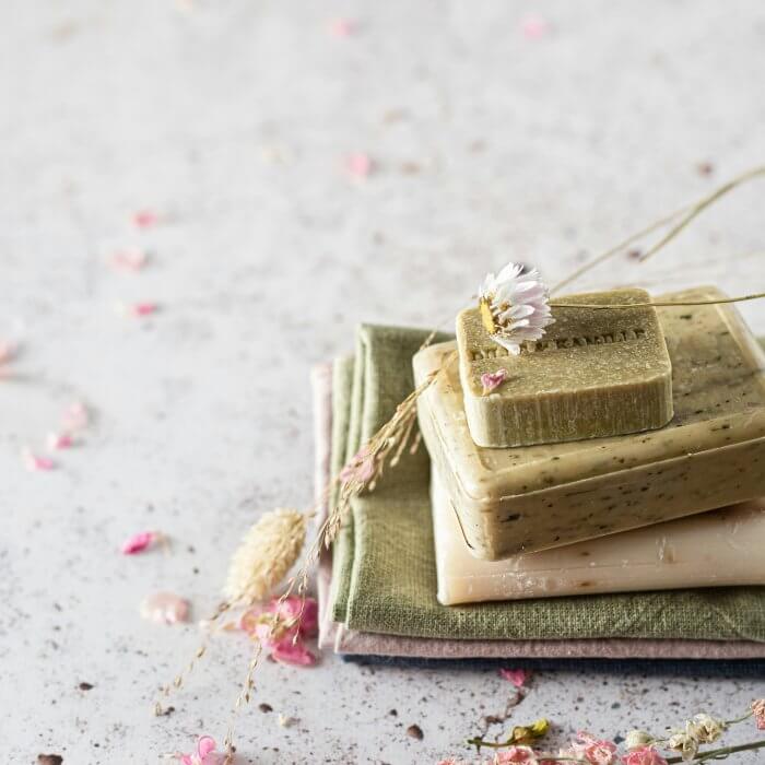 Natural skincare: is het écht beter dan gewone skincare of vooral een hype? Natural skincare: is het écht beter dan gewone skincare of vooral een hype?